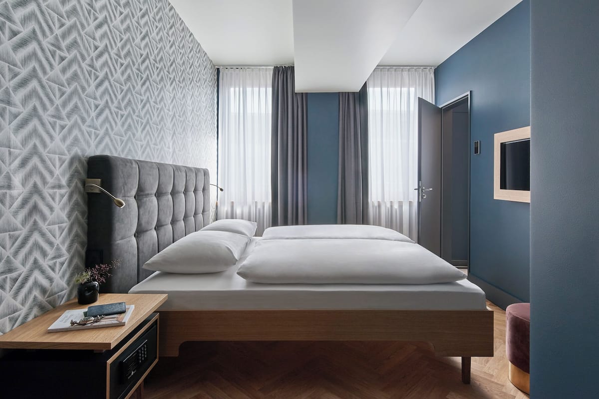 Deluxe Room (Roomy) | 1 bedroom, hypo-allergenic bedding available, in-room safe