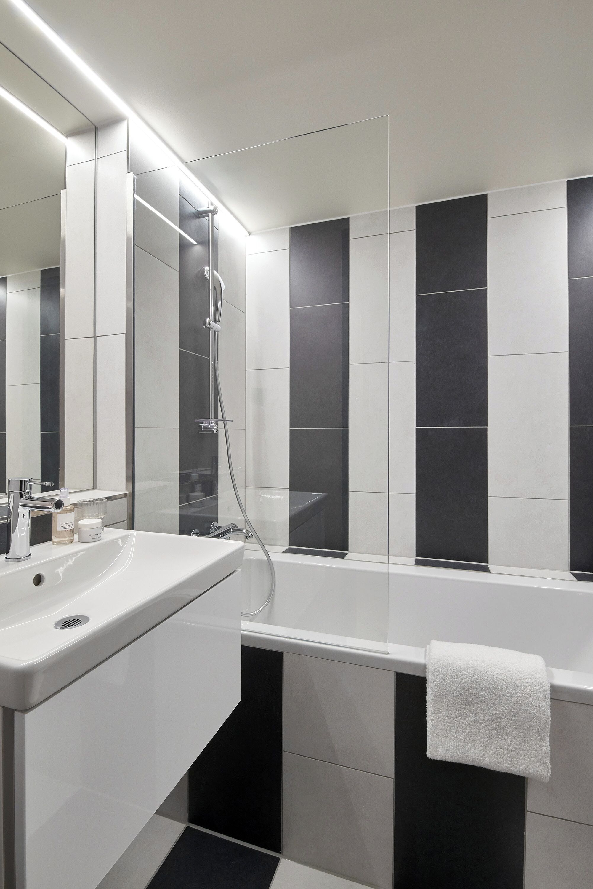 classic room (cozy) | bathroom | free toiletries, hair dryer, towels