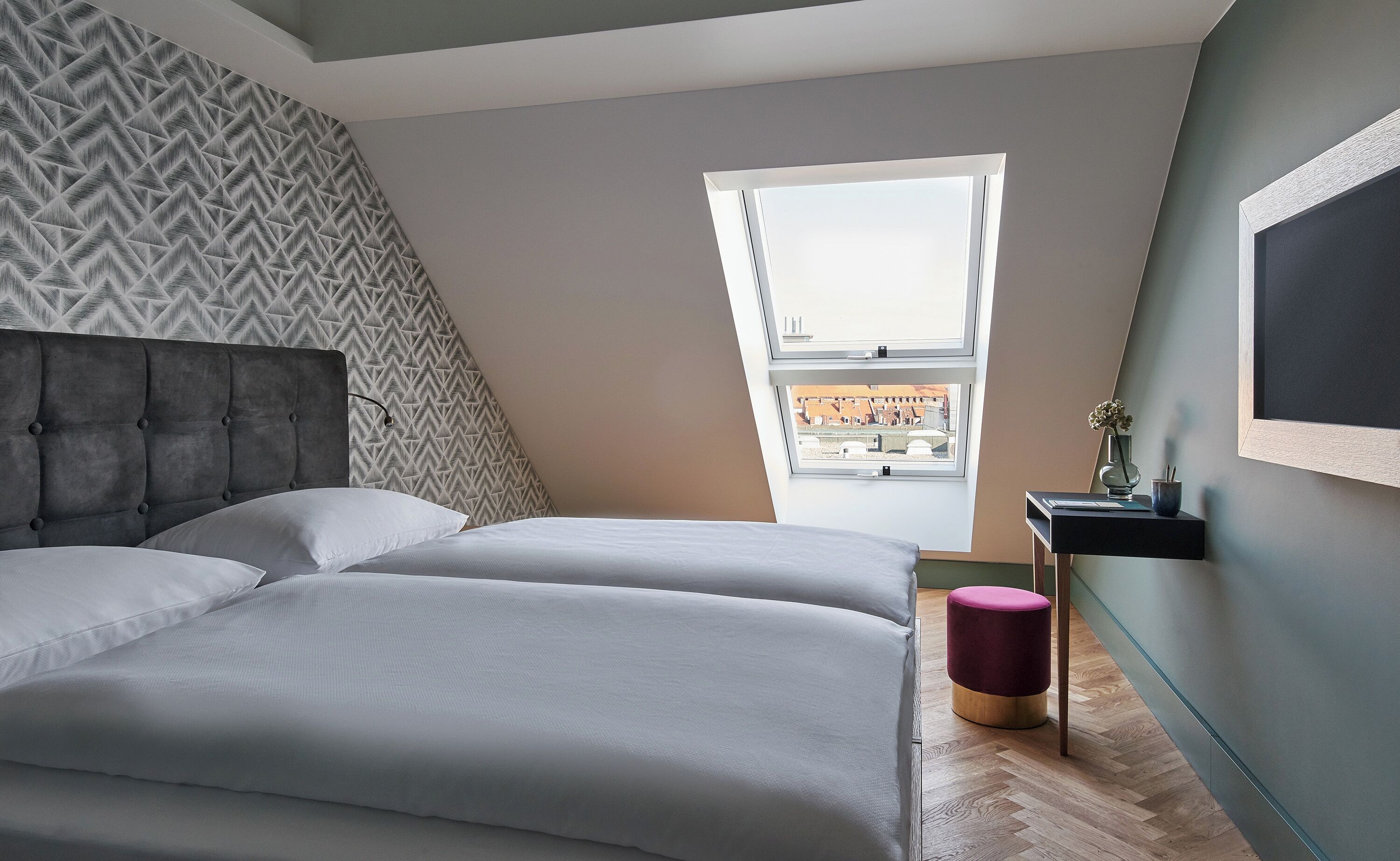 deluxe room (roomy) | 1 bedroom, hypo-allergenic bedding, in-room safe, blackout curtains