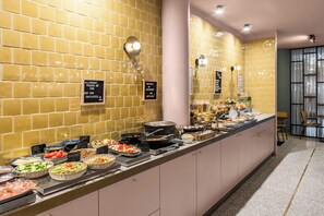 Café da manhã com buffet todos os dias mediante uma taxa