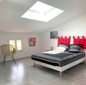 7 chambres, fer et planche à repasser, Wi-Fi, draps fournis