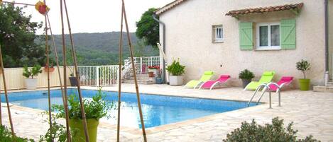 حمّام سباحة خارجي