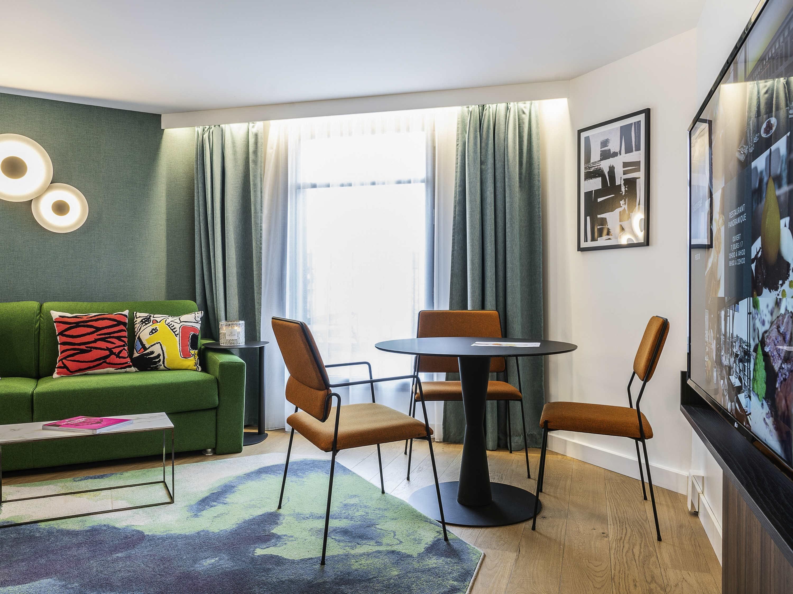 Hypo-allergenic bedding, minibar, desk, laptop workspace