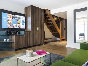 Ropa de cama hipoalergénica, minibar y escritorio 