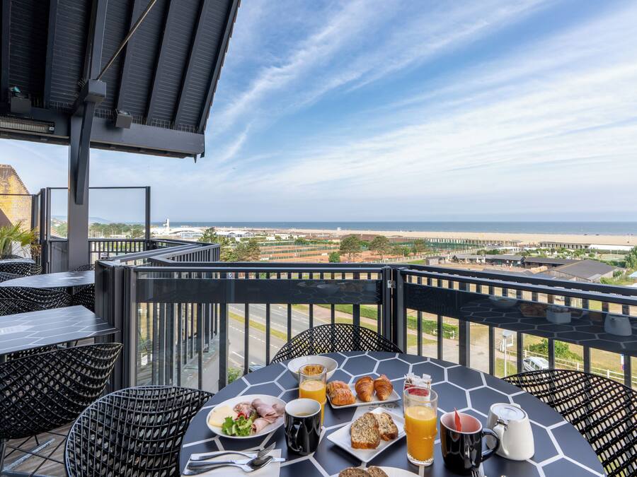 TĂ€gliches FrĂŒhstĂŒcksbuffet (21 EUR pro Person)