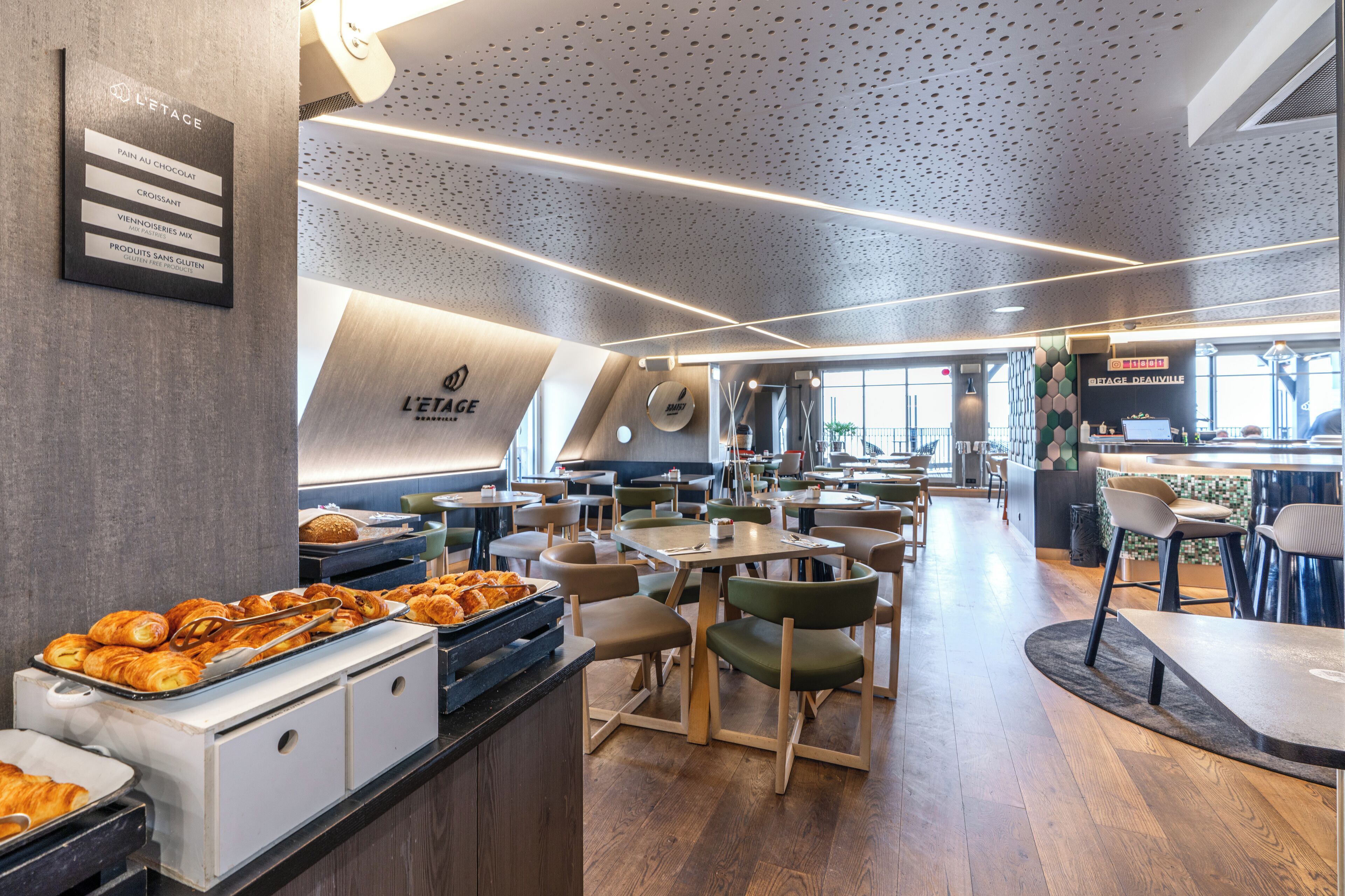 daily buffet breakfast (eur 21 per person)