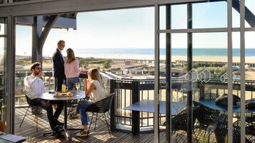 Lunch and dinner served, French cuisine