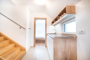 Departamento, 1 habitación, balcón | Cocina privada | Refrigerador con congelador, microondas, horno y parrilla de estufa