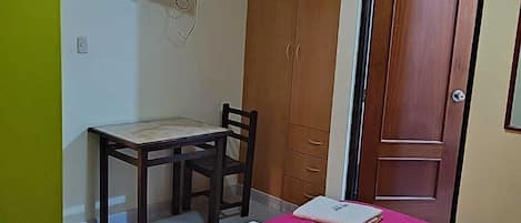 Habitación Matrimonial | Free WiFi, bed sheets