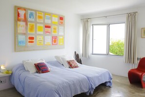 4 bedrooms, in-room safe, iron/ironing board, free WiFi