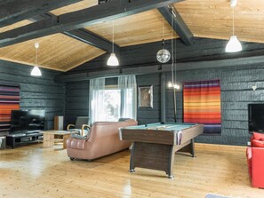 Una televisión, un reproductor de DVD