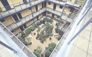 Apartment | Courtyard view - 3 Bed Apartment - Mermaid Quay (Cardiff)