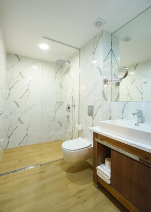 Bathroom - Union Hotel Podgorica (Podgorica)