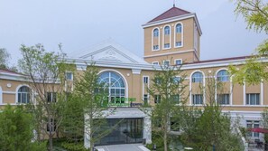 المنشأة من الخارج