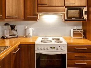 Jääkaappi, mikroaaltouuni, astianpesukone