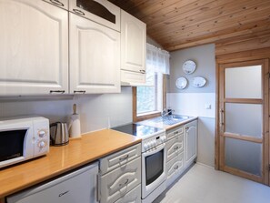 Fridge, microwave, cookware/dishes/utensils - Havukka by Interhome (Mikkeli)