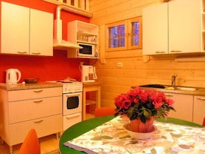 Fridge, microwave, dishwasher, cookware/dishes/utensils