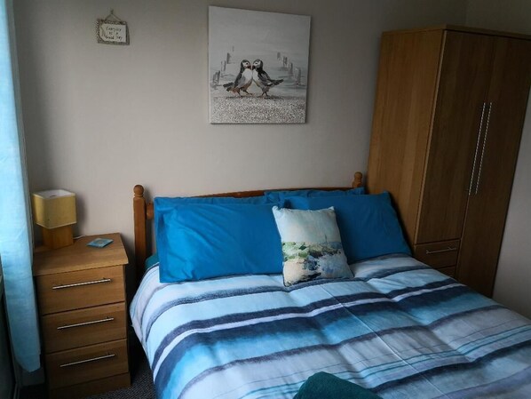 2 dormitorios, tabla de planchar con plancha, wifi gratis y ropa de cama