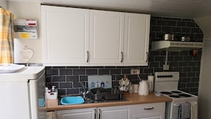 Kaffetrakter/tekoker, kjøleskap, mikrobølgeovn og ovn