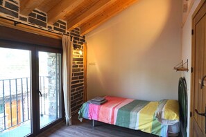 2 slaapkamers, een strijkplank/strijkijzer, gratis wifi, beddengoed