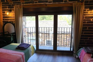 2 chambres, fer et planche à repasser, Wi-Fi gratuit, draps fournis