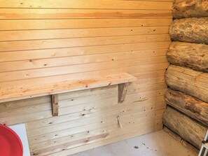 A wooden cabin interior with a built-in bench and a log wall. - Ylläsnäkyy 7 / karkelo by Interhome (Äkäslompolo)