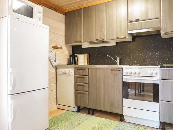 Geladeira, micro-ondas, lava-louças