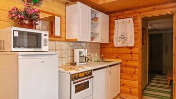 Frigorifero, microonde, lavastoviglie, pentole/stoviglie/utensili