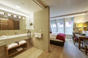 Deluxe Room, 1 Queen Bed | In-room safe, blackout curtains, soundproofing, free WiFi - Apres Post Hotel (Klösterle am Arlberg)