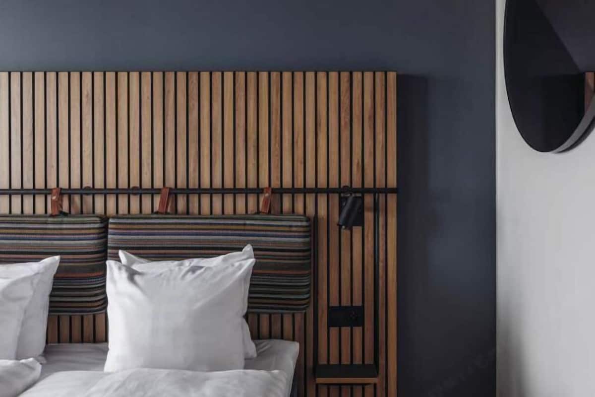 Blackout curtains, soundproofing, free WiFi, bed sheets