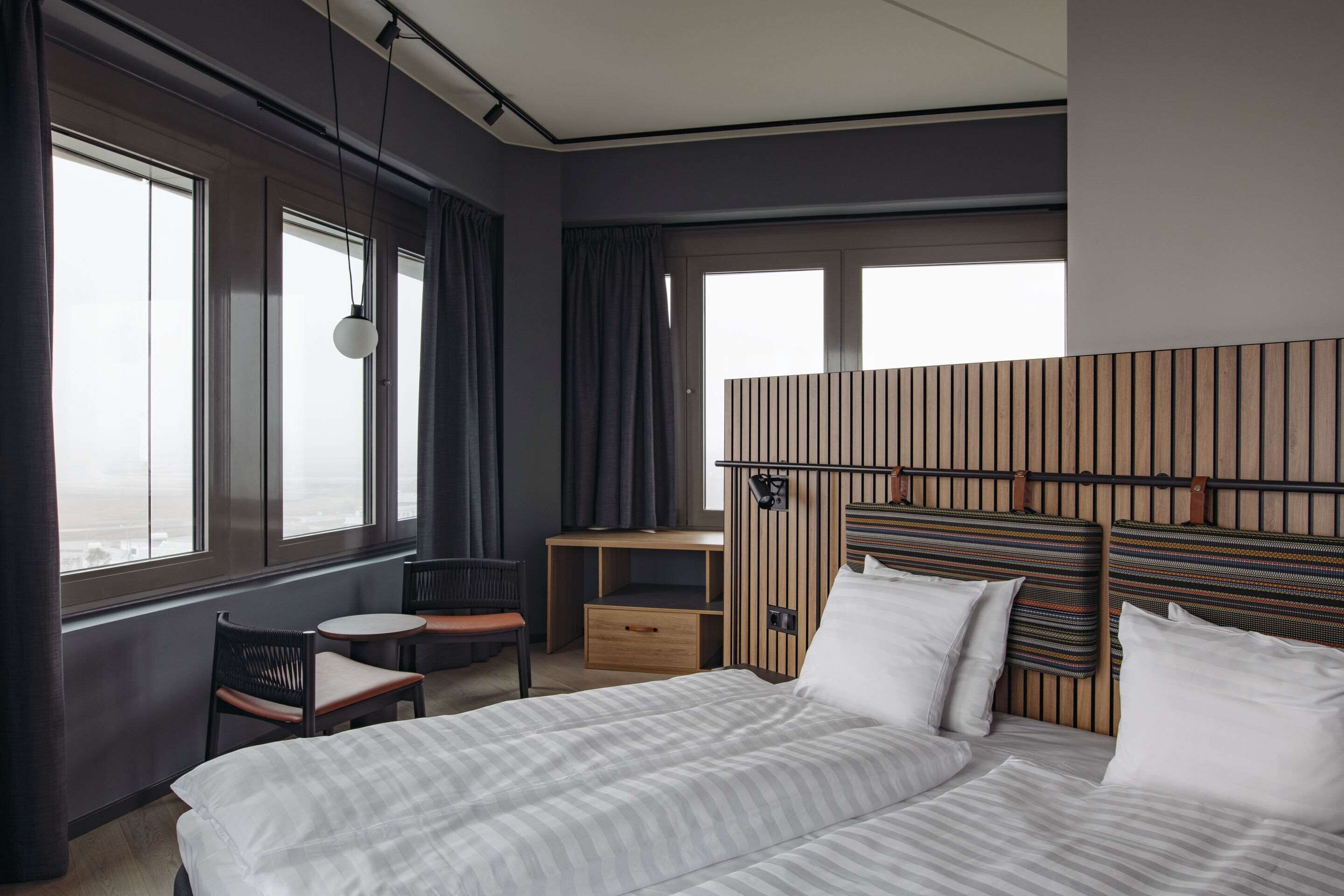 deluxe room, 1 king bed, non smoking | 1 bedroom, blackout curtains, soundproofing, free wifi