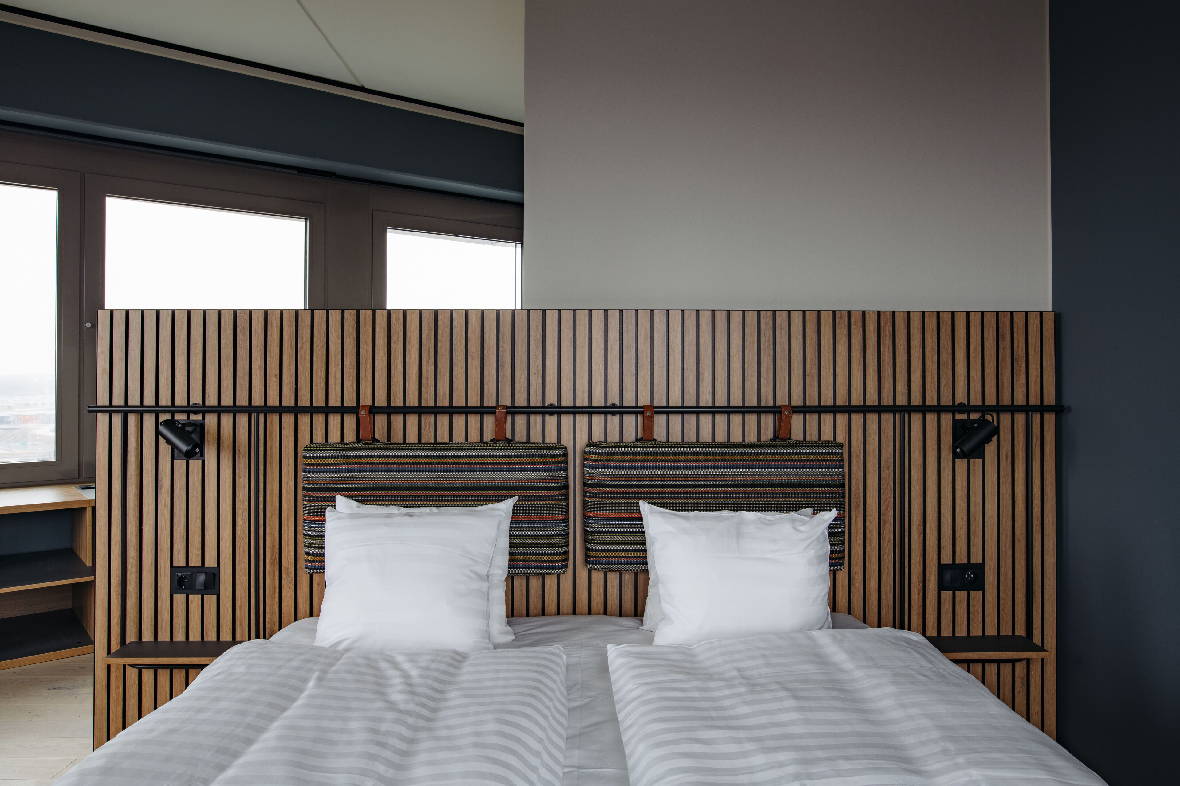 deluxe room, 1 king bed, non smoking | 1 bedroom, blackout curtains, soundproofing, free wifi