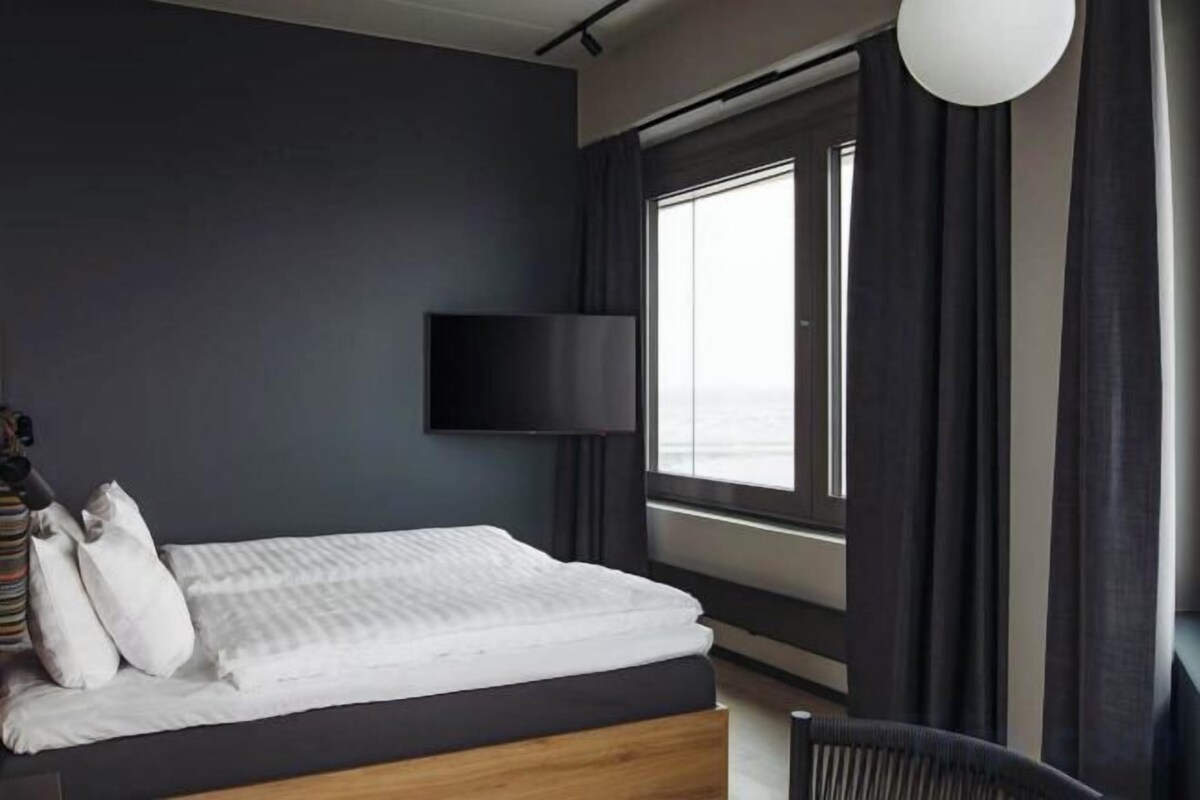 Ropa de cama hipoalergénica, cortinas opacas, sistema de insonorización