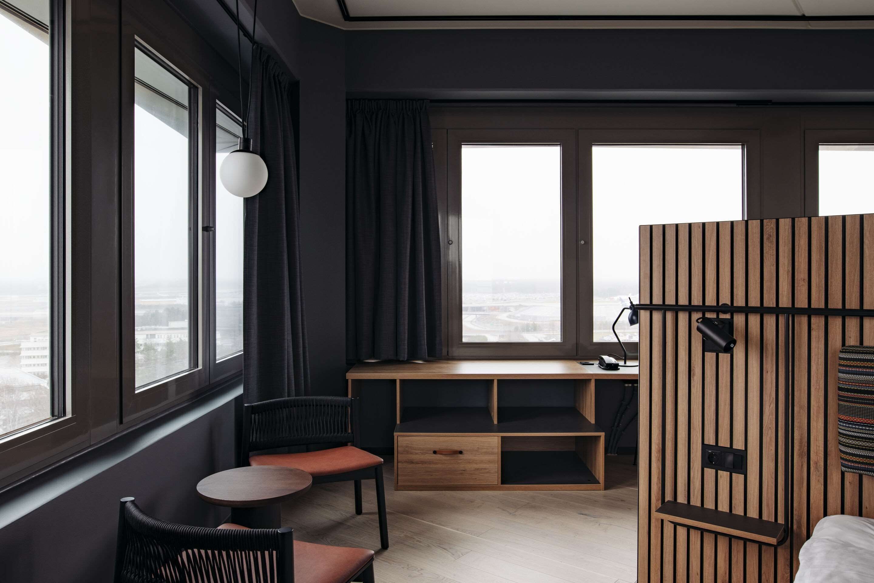 deluxe room, 1 king bed, non smoking | 1 bedroom, blackout curtains, soundproofing, free wifi