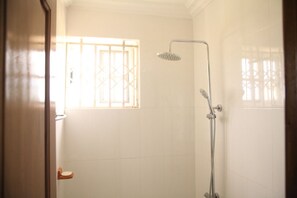 Executive tweepersoonskamer | Badkamer met douche