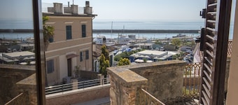 N97 - Numana, omakotitalo merinÀköalalla 100mt rannalta