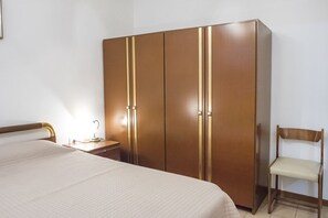 3 bedrooms, bed sheets - N097 - Numana, single house with sea view 100mt from the beach (Numana)