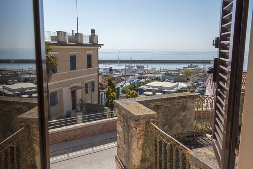 N097 - Numana, single house with sea view 100mt from the beach