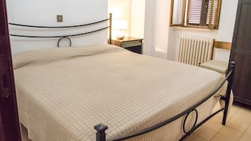 3 bedrooms, bed sheets