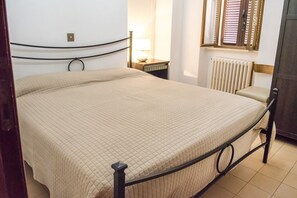 3 bedrooms, bed sheets - N097 - Numana, single house with sea view 100mt from the beach (Numana)