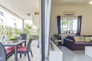 Interior - Gordon Beach Ruppin street Best location (Tel Aviv-Yafo)