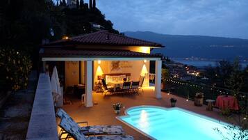Piscina all'aperto