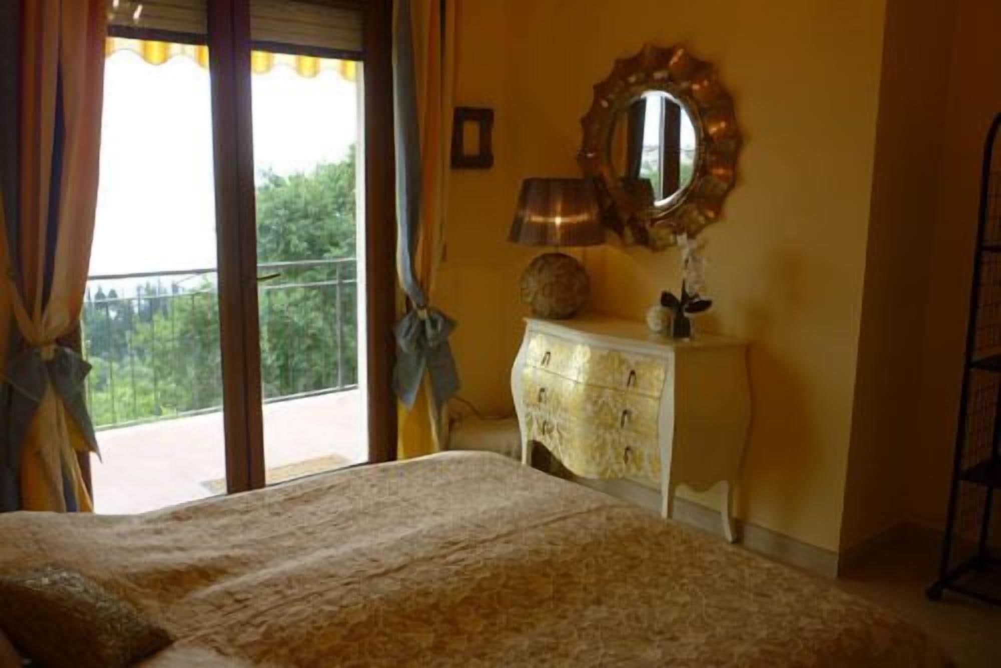 2 Schlafzimmer, Bügeleisen/Bügelbrett