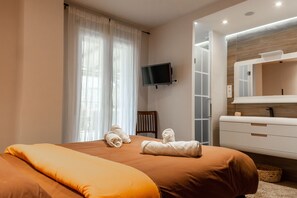 2 slaapkamers, een strijkplank/strijkijzer, reisbedje, gratis wifi