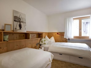 3 bedrooms, Internet