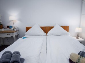 2 slaapkamers, een bureau, wifi