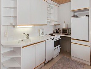 ثلاجة، ميكروويف، غسالة أطباق، مستلزمات طهي/أطباق/أوعية