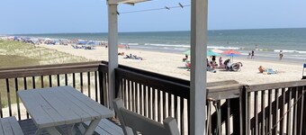 OCEAN FRONT, 4BD 2BA, FENCED YARD,  PET FRIENDLY, DIRECT BEACH ACCESS 