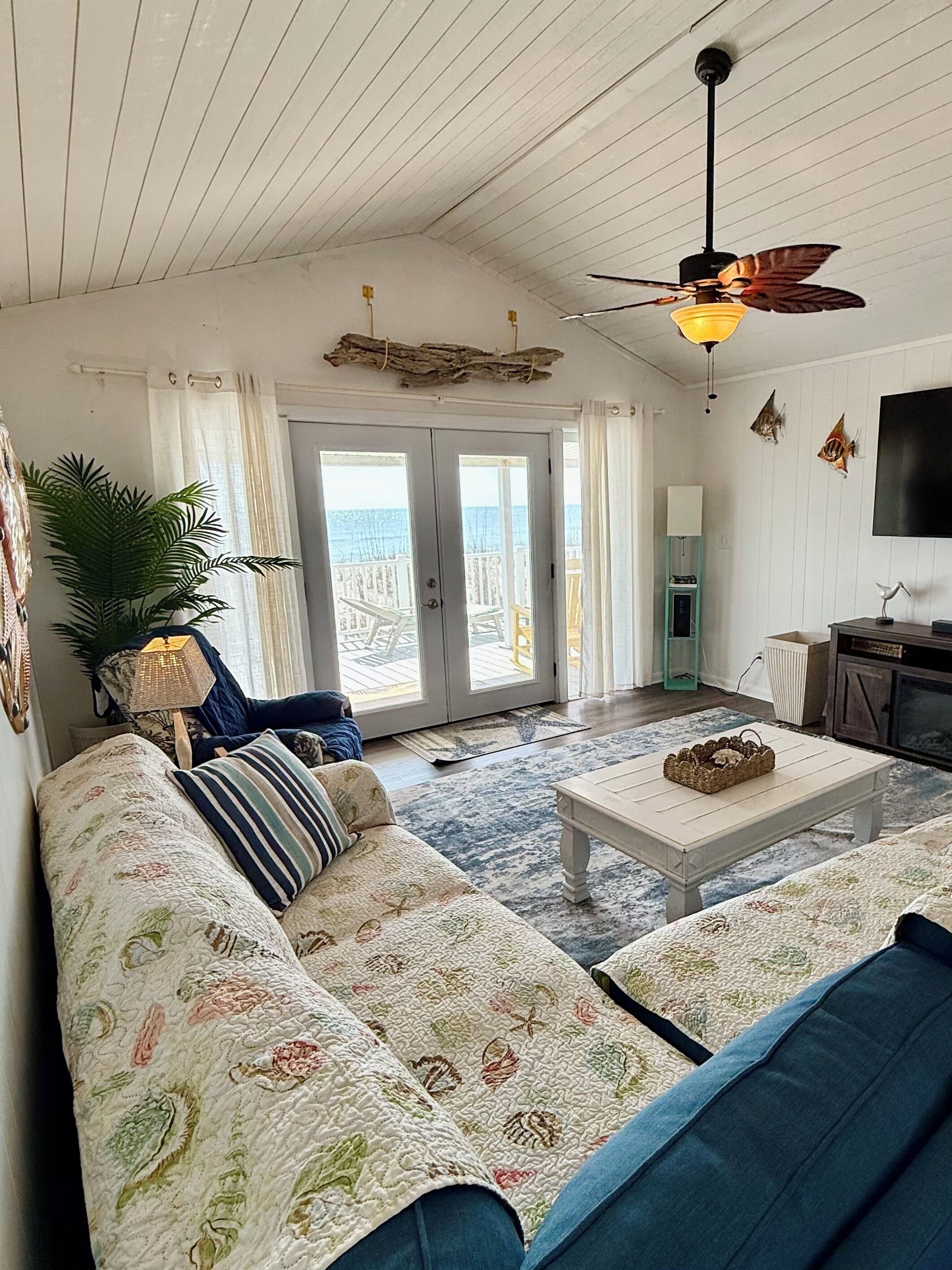 Smart TV, fireplace, Netflix, DVD player