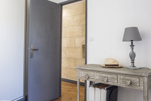 Interior - cosy apartment in the heart of Bordeeaux - 3ème étage - Place du Palais (BORDEAUX)